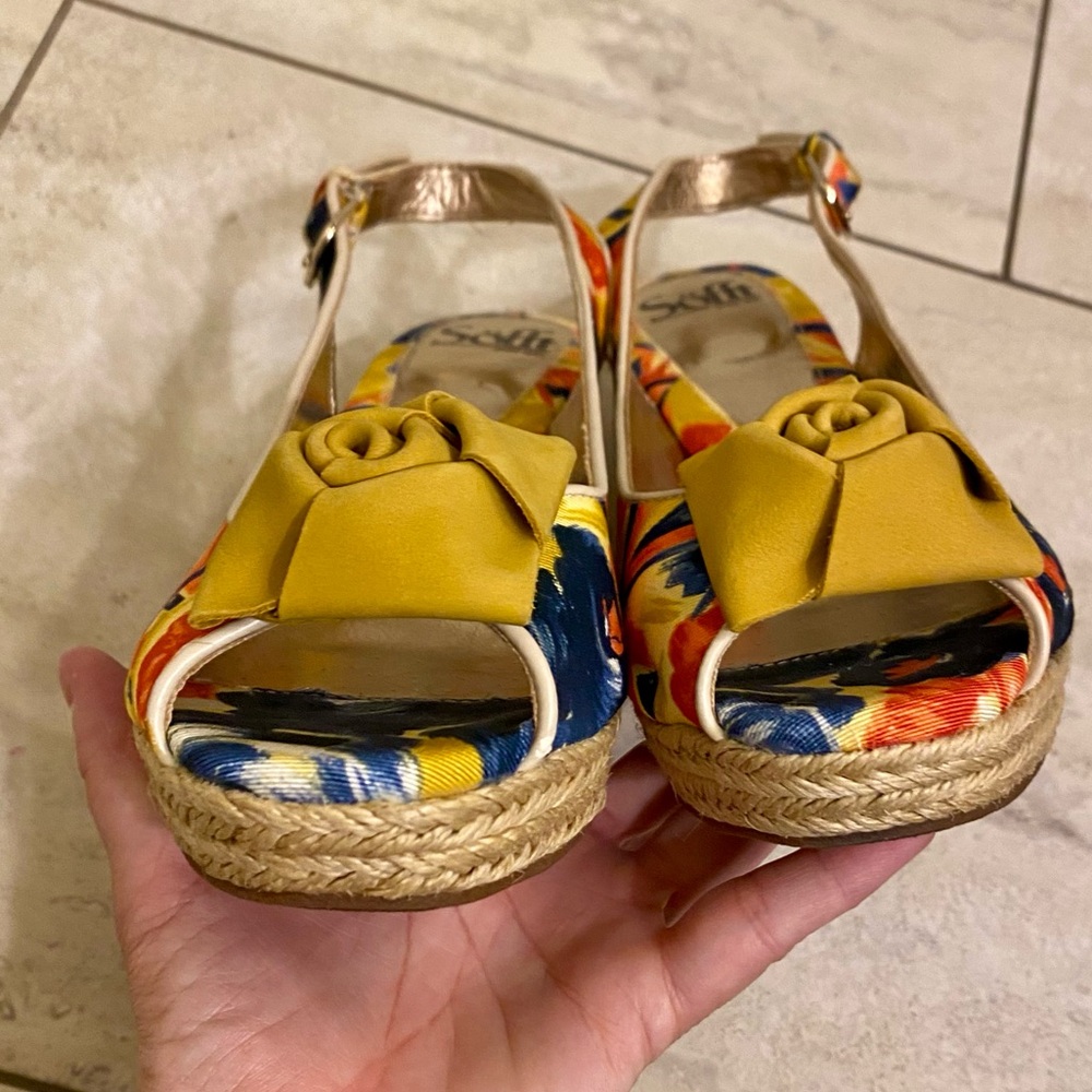 SOFFT COLORFUL PLATFORM WEDGE SANDALS WITH FLOWERS SIZE 7.5 COMFORT HEELS FUN! - Picture 12 of 16